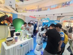 科普展板展现相关AI产物的技使用场景